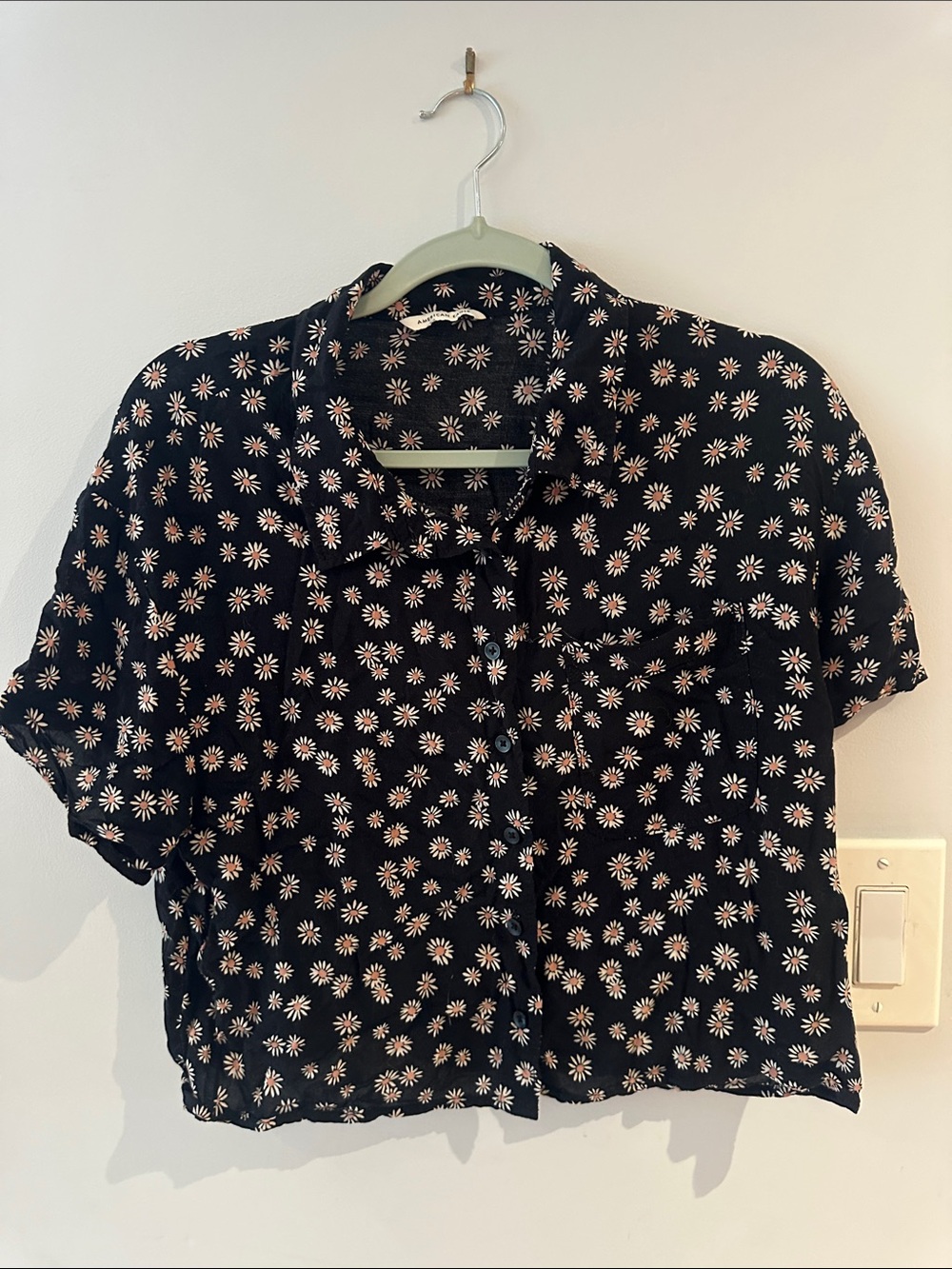 American Eagle Outfitters Black Short-Sleeve Daisy Button-Down